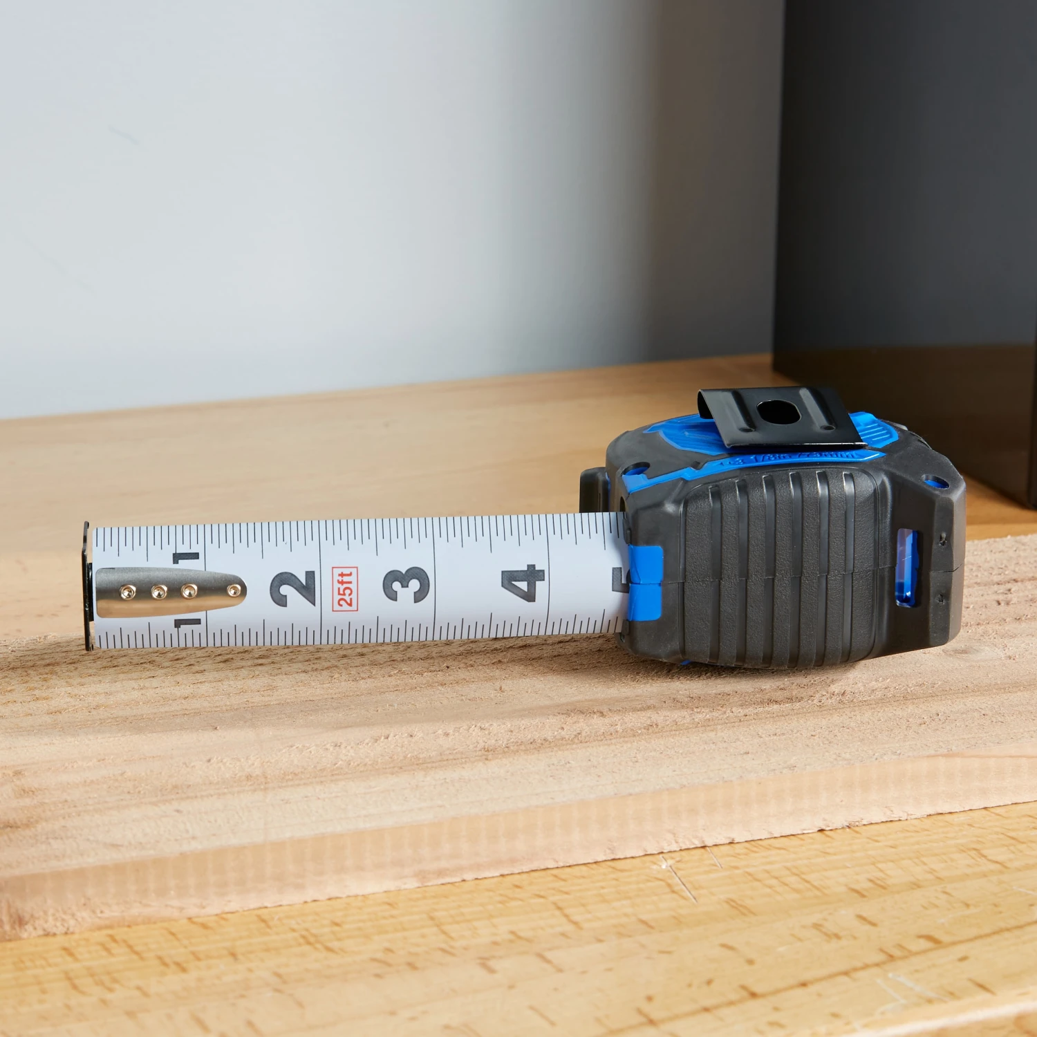 Kobalt Tape Measures 25 Ft. Kobalt Compact Magnetic Wide Blade 5 Kobalt Tape Measures 25 Ft. Kobalt Compact Magnetic Wide Blade - Image 3