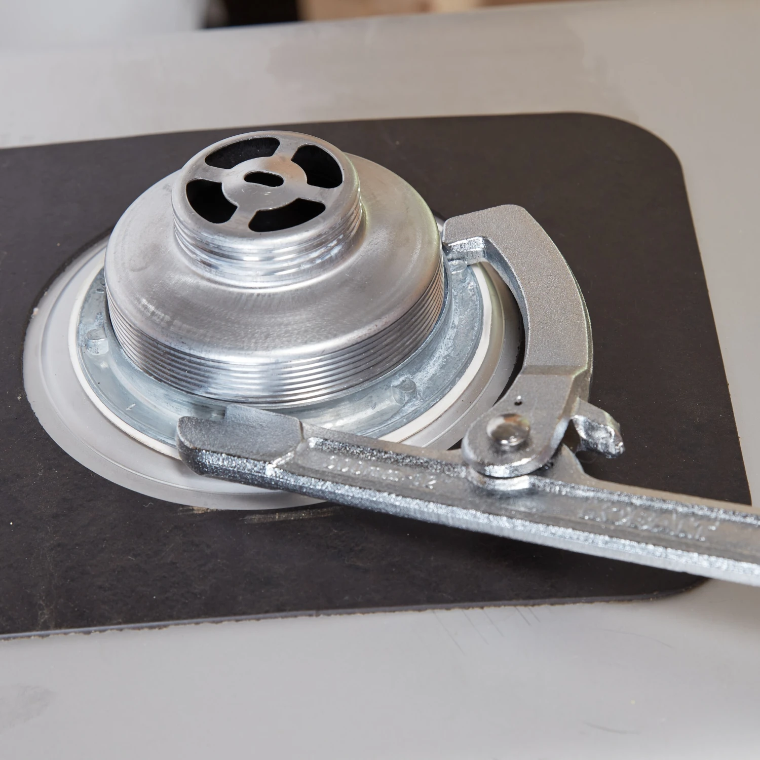 Kobalt Plumbing Wrenches & Specialty Tools 12-in Lock-nut Wrench 4 Kobalt Plumbing Wrenches & Specialty Tools 12-in Lock-nut Wrench - Image 2