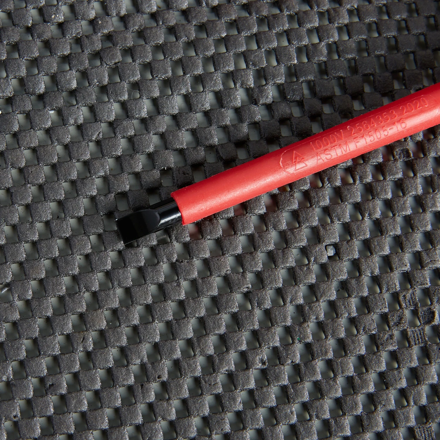 Kobalt Screwdrivers 3-Piece Handle Insulated Magnetic Set Assorted Screwdriver Set 5 Kobalt Screwdrivers 3-Piece Handle Insulated Magnetic Set Assorted Screwdriver Set - Image 3