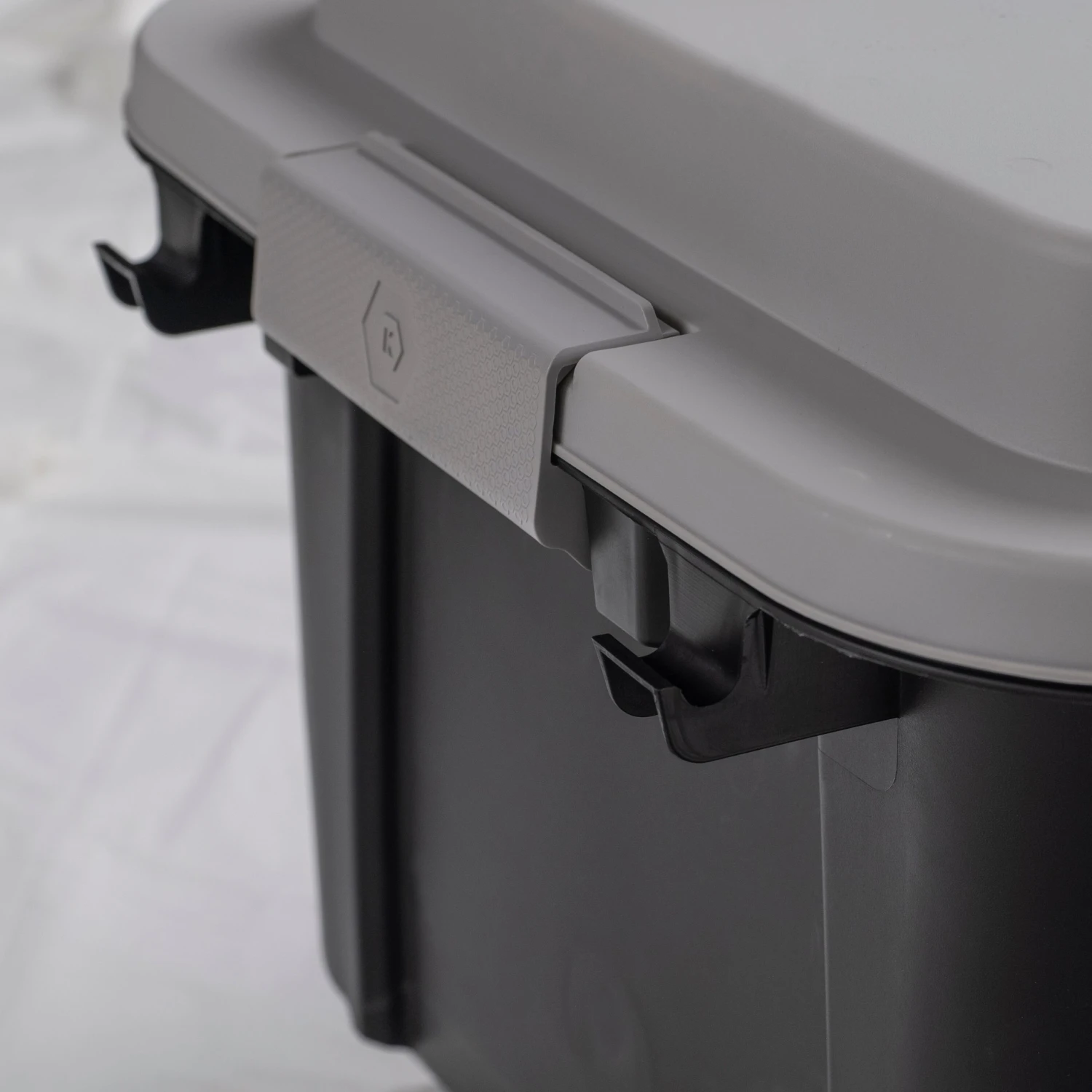 Kobalt Plastic Storage Totes Kobalt Weatherproof Sportsman Trunk 8 Kobalt Plastic Storage Totes Kobalt Weatherproof Sportsman Trunk - Image 6